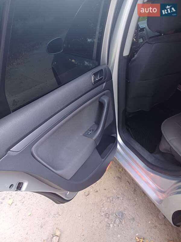 Седан Volkswagen Jetta 2005 в Ахтырке