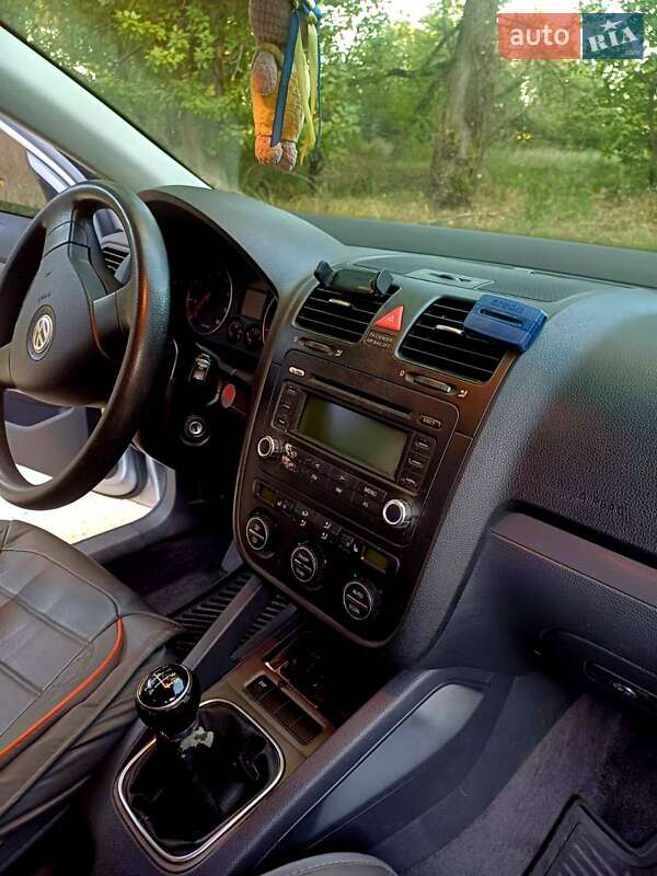 Седан Volkswagen Jetta 2005 в Ахтырке