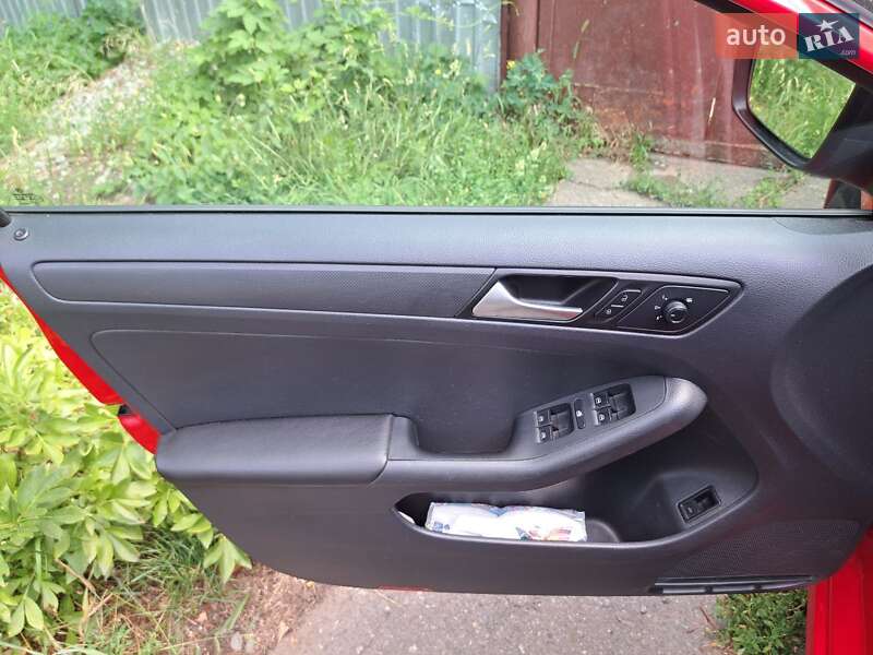 Седан Volkswagen Jetta 2015 в Полтаве