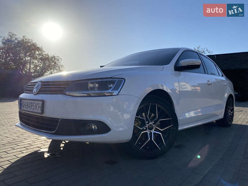 Седан Volkswagen Jetta 2012 в 