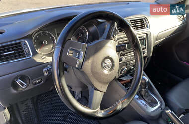 Седан Volkswagen Jetta 2012 в 