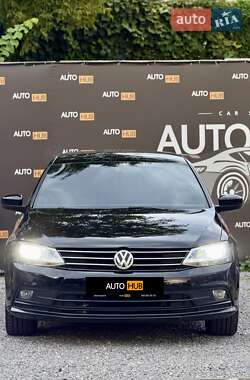 Седан Volkswagen Jetta 2015 в 