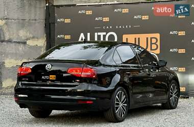 Седан Volkswagen Jetta 2015 в 