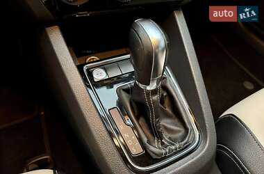 Седан Volkswagen Jetta 2015 в 