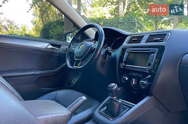 Седан Volkswagen Jetta 2014 в 
