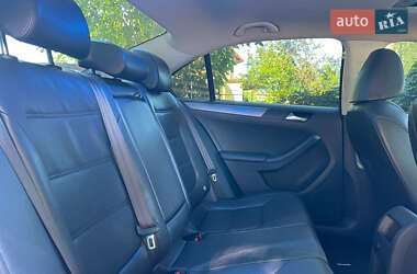 Седан Volkswagen Jetta 2014 в 