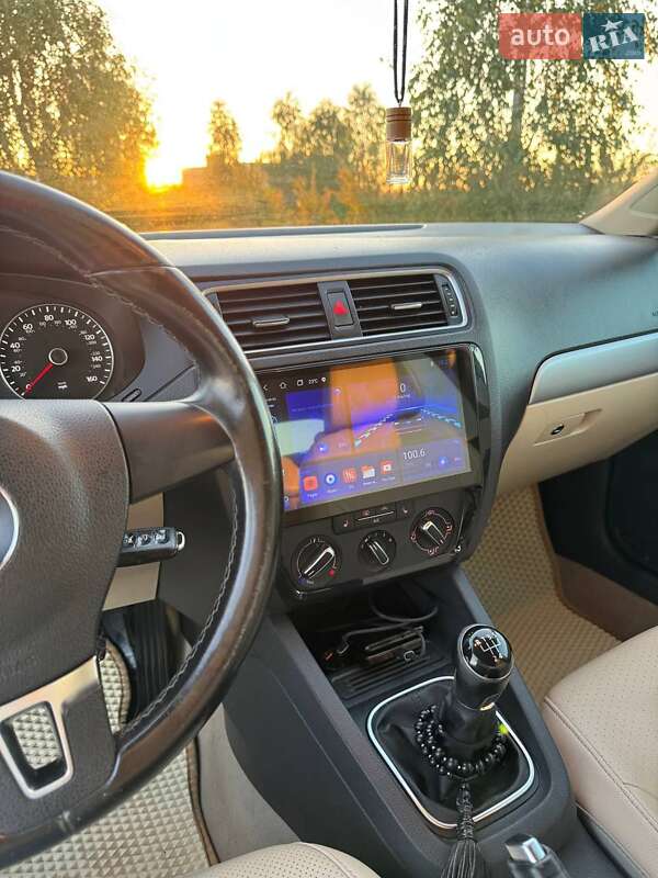 Седан Volkswagen Jetta 2014 в Коростене