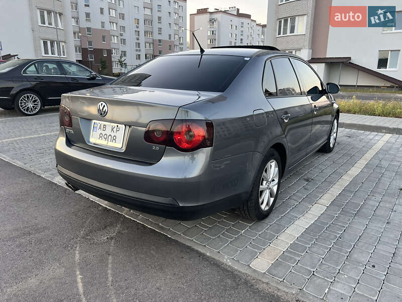 Седан Volkswagen Jetta 2010 в Виннице
