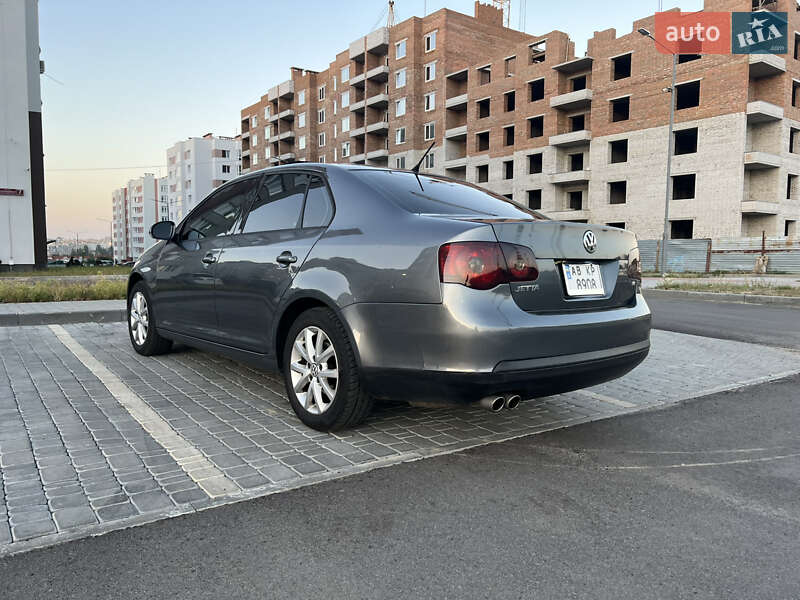 Седан Volkswagen Jetta 2010 в Виннице