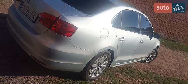 Седан Volkswagen Jetta 2011 в Ромнах