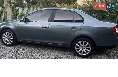 Седан Volkswagen Jetta 2006 в Києві