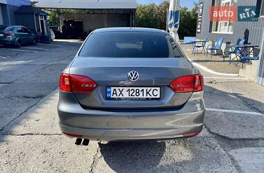 Седан Volkswagen Jetta 2011 в 