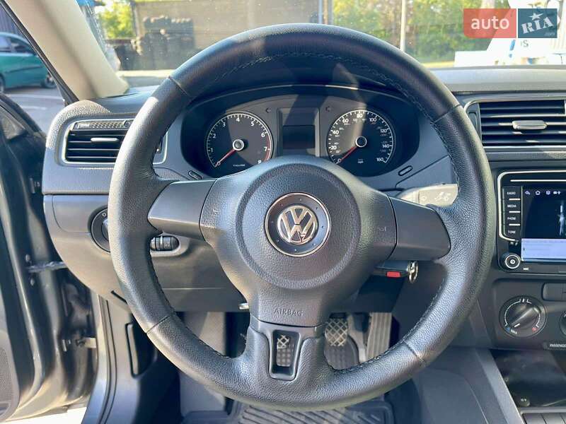 Седан Volkswagen Jetta 2011 в Харькове