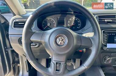 Седан Volkswagen Jetta 2011 в 