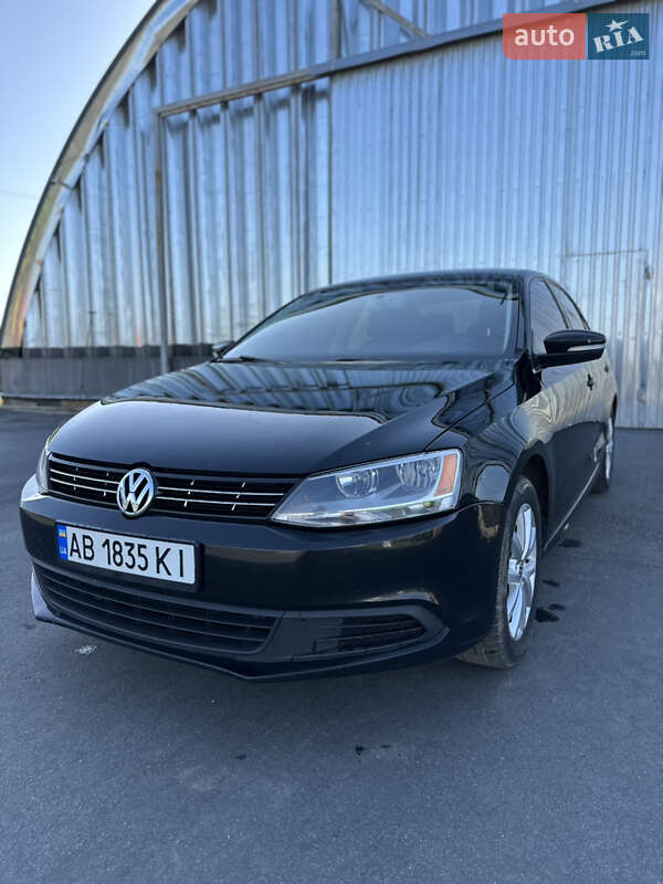 Седан Volkswagen Jetta 2013 в 
