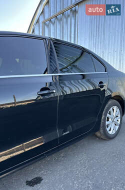 Седан Volkswagen Jetta 2013 в 