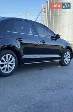Седан Volkswagen Jetta 2013 в 
