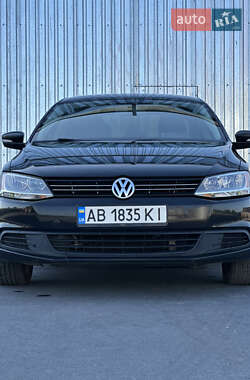 Седан Volkswagen Jetta 2013 в 
