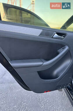 Седан Volkswagen Jetta 2013 в 