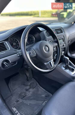 Седан Volkswagen Jetta 2013 в 
