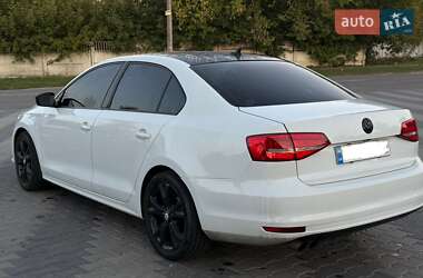 Седан Volkswagen Jetta 2016 в 