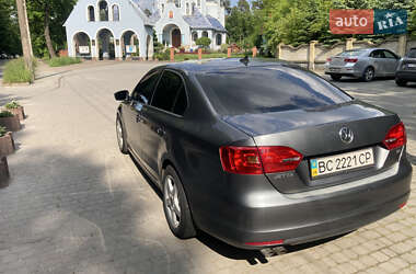 Седан Volkswagen Jetta 2013 в Львове