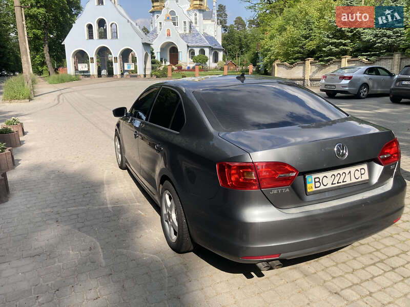 Седан Volkswagen Jetta 2013 в Львове