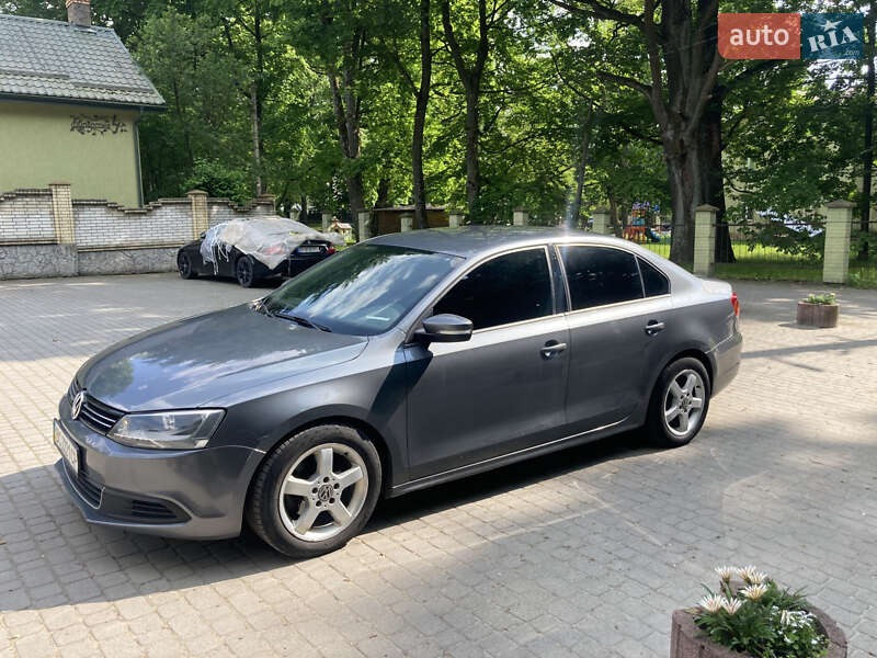 Седан Volkswagen Jetta 2013 в Львове