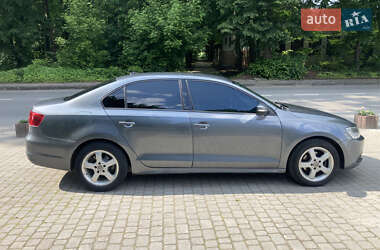 Седан Volkswagen Jetta 2013 в Львове