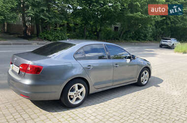 Седан Volkswagen Jetta 2013 в Львове