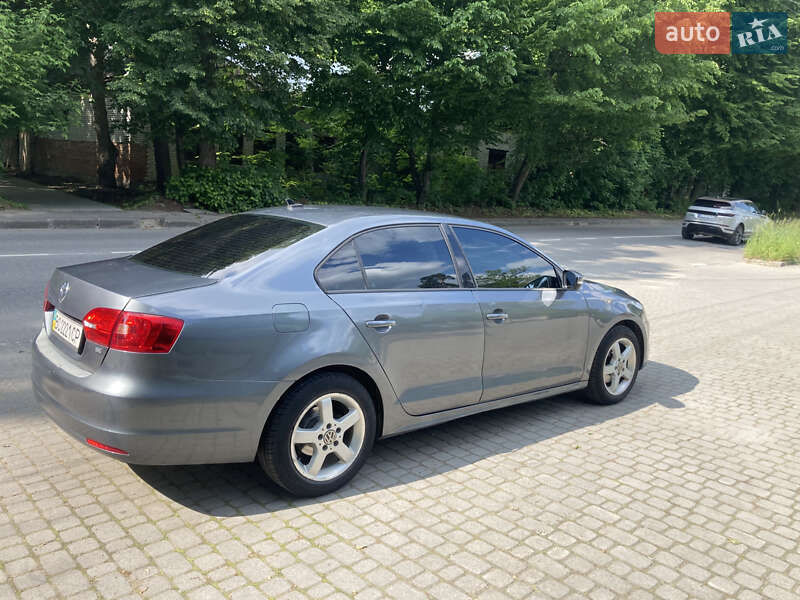 Седан Volkswagen Jetta 2013 в Львове