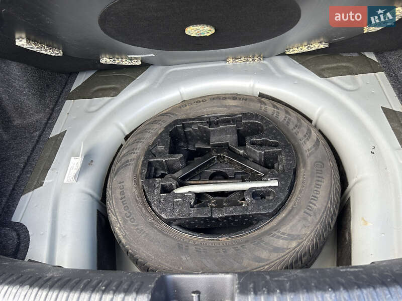 Седан Volkswagen Jetta 2013 в Киеве