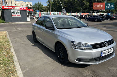 Седан Volkswagen Jetta 2013 в 