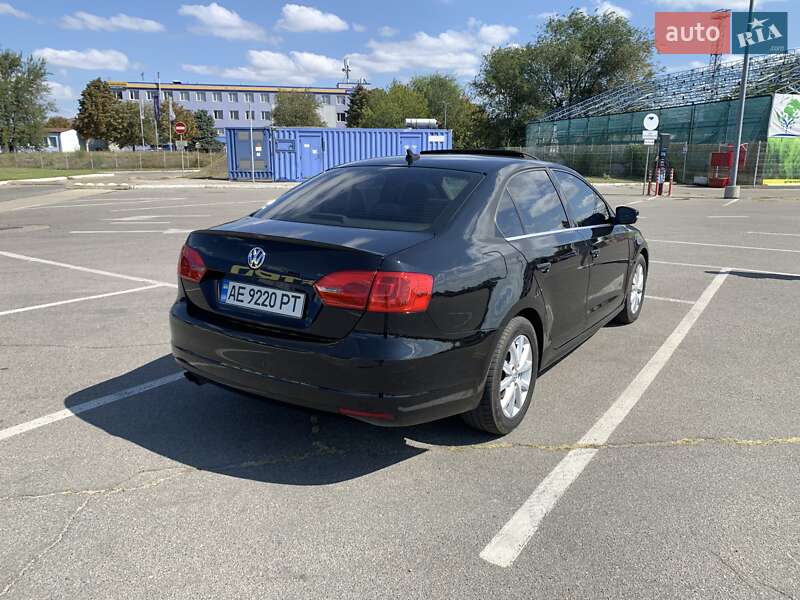 Седан Volkswagen Jetta 2014 в Дніпрі