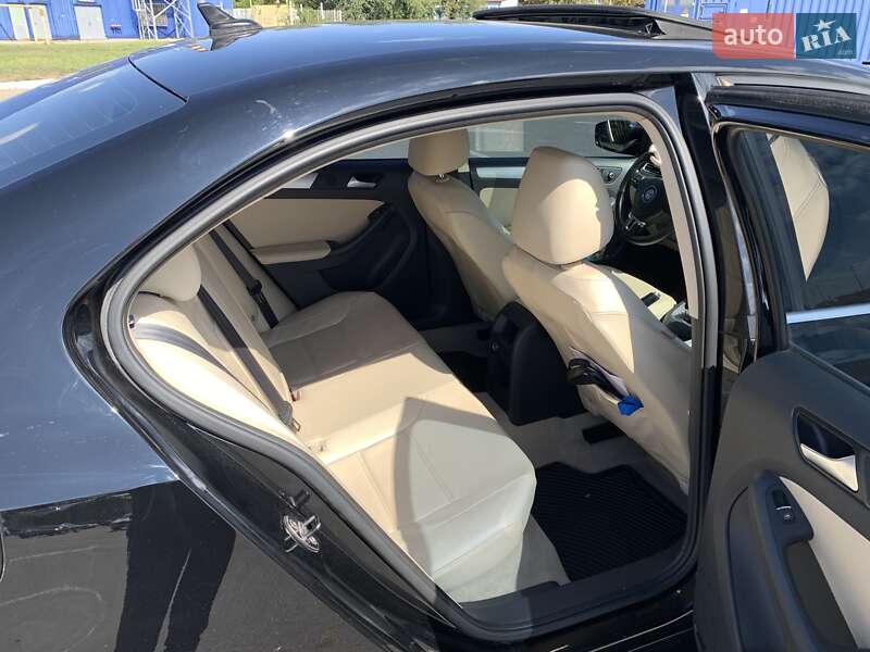 Седан Volkswagen Jetta 2014 в Дніпрі