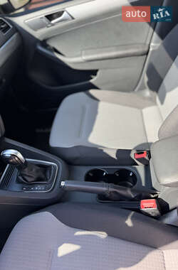 Седан Volkswagen Jetta 2016 в 