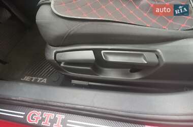 Седан Volkswagen Jetta 2015 в 