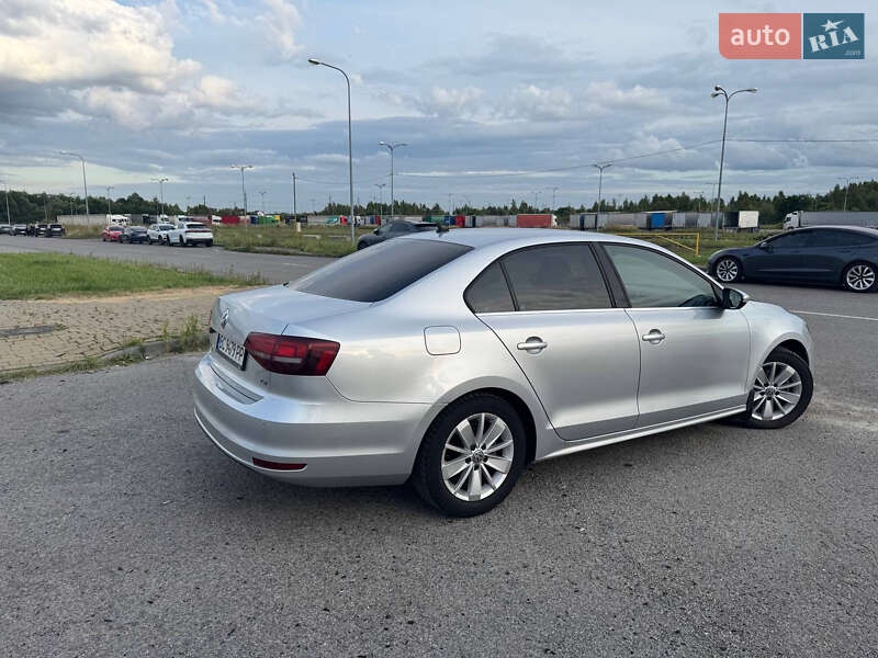 Седан Volkswagen Jetta 2016 в Львове
