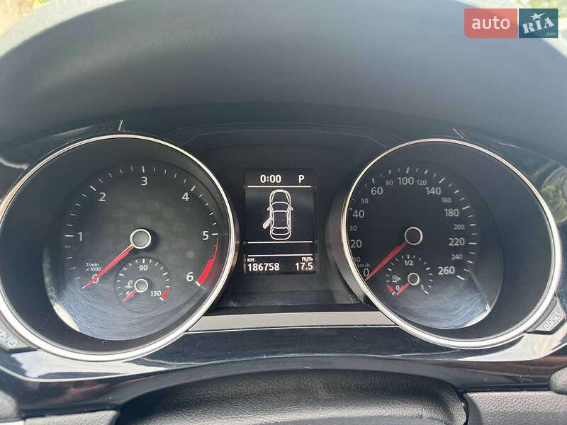 Седан Volkswagen Jetta 2016 в Львове