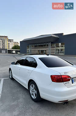 Седан Volkswagen Jetta 2013 в 