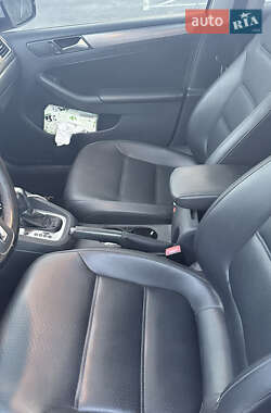 Седан Volkswagen Jetta 2013 в 