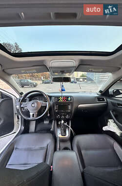 Седан Volkswagen Jetta 2013 в 
