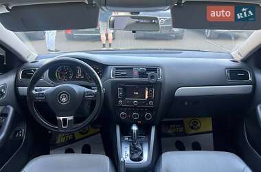 Седан Volkswagen Jetta 2012 в 