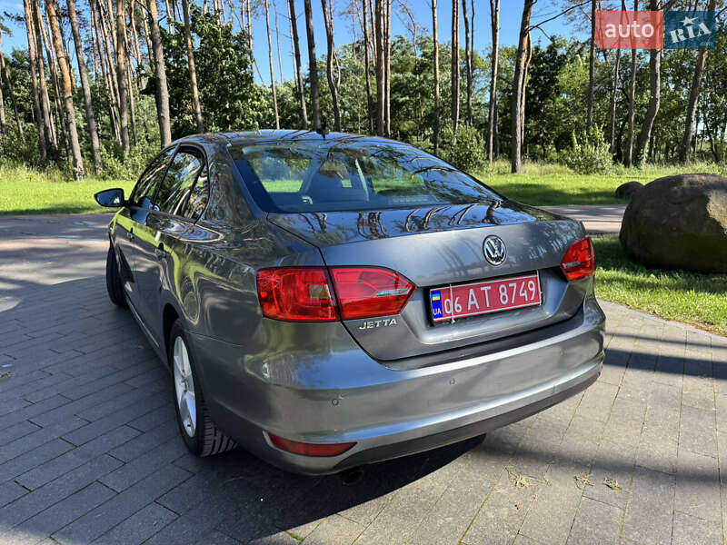 Седан Volkswagen Jetta 2011 в Житомире