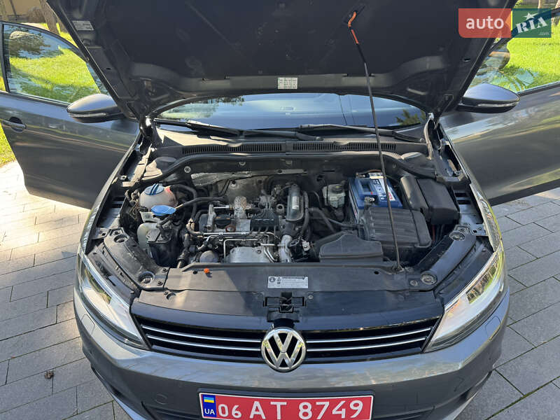Седан Volkswagen Jetta 2011 в Житомире