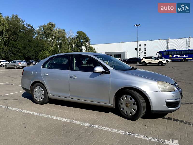 Седан Volkswagen Jetta 2006 в Чернігові