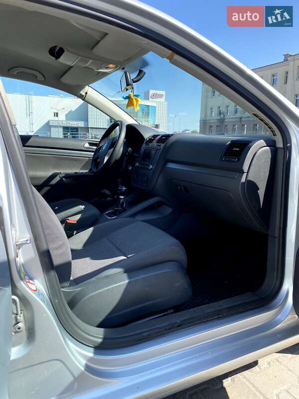 Седан Volkswagen Jetta 2006 в Чернігові