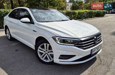 Седан Volkswagen Jetta 2019 в 