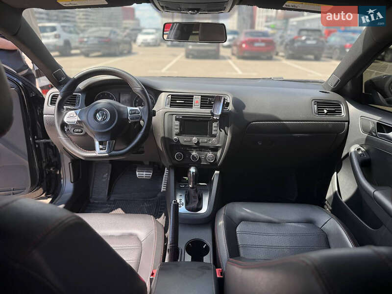 Седан Volkswagen Jetta 2013 в Києві