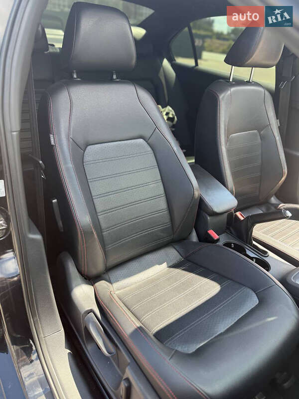 Седан Volkswagen Jetta 2013 в Києві